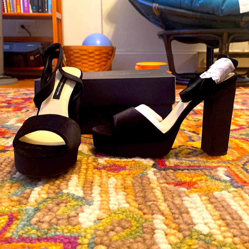 NWOT French Connection Taryn Platform Heels